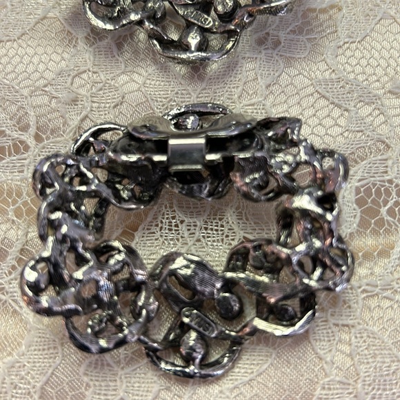 BEAUTIFUL PAIR VINTAGE PAT. DTD. 1969 MUSI SILVER  SHOE CLIPS! - Picture 3 of 3